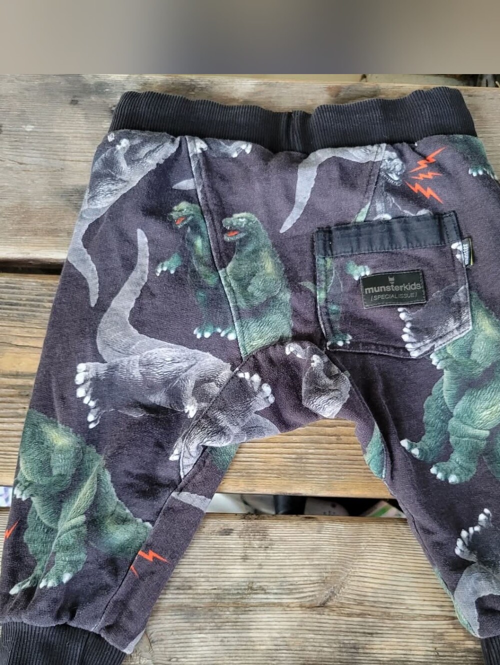 MUNSTER SZ 2 VGUC BLACK WASHED w/ DINOSAUR 🦕 print jogger style sweatpants